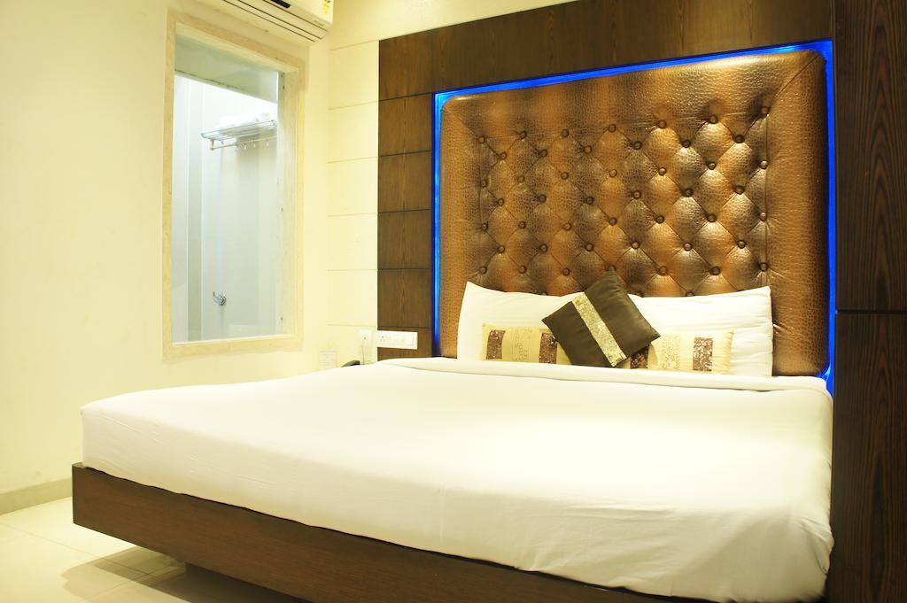 Hotel Surya Prime Kota  Eksteriør billede